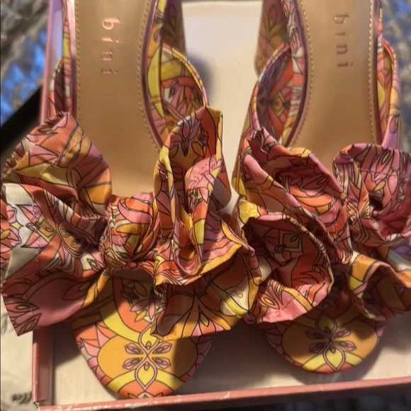 Gianni Bini Pink and Orange Heels with Vibrant Design - Picture 4 of 4